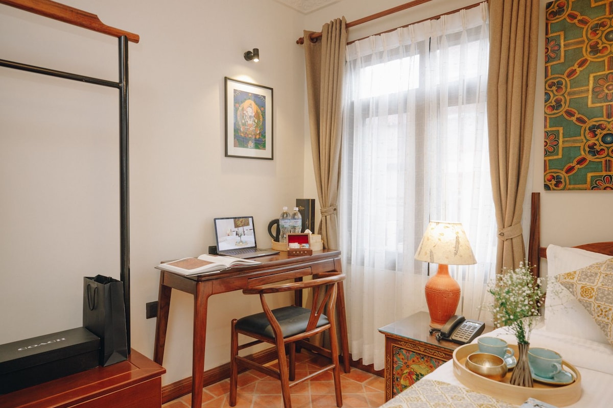 SUPER HOST | Chic Queen Size Bed with Breakfast! — photo