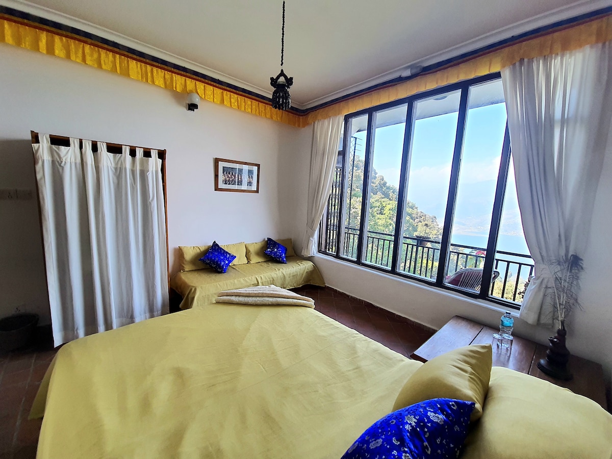 Peace Dragon Lodge -Deluxe Double - views/balcony