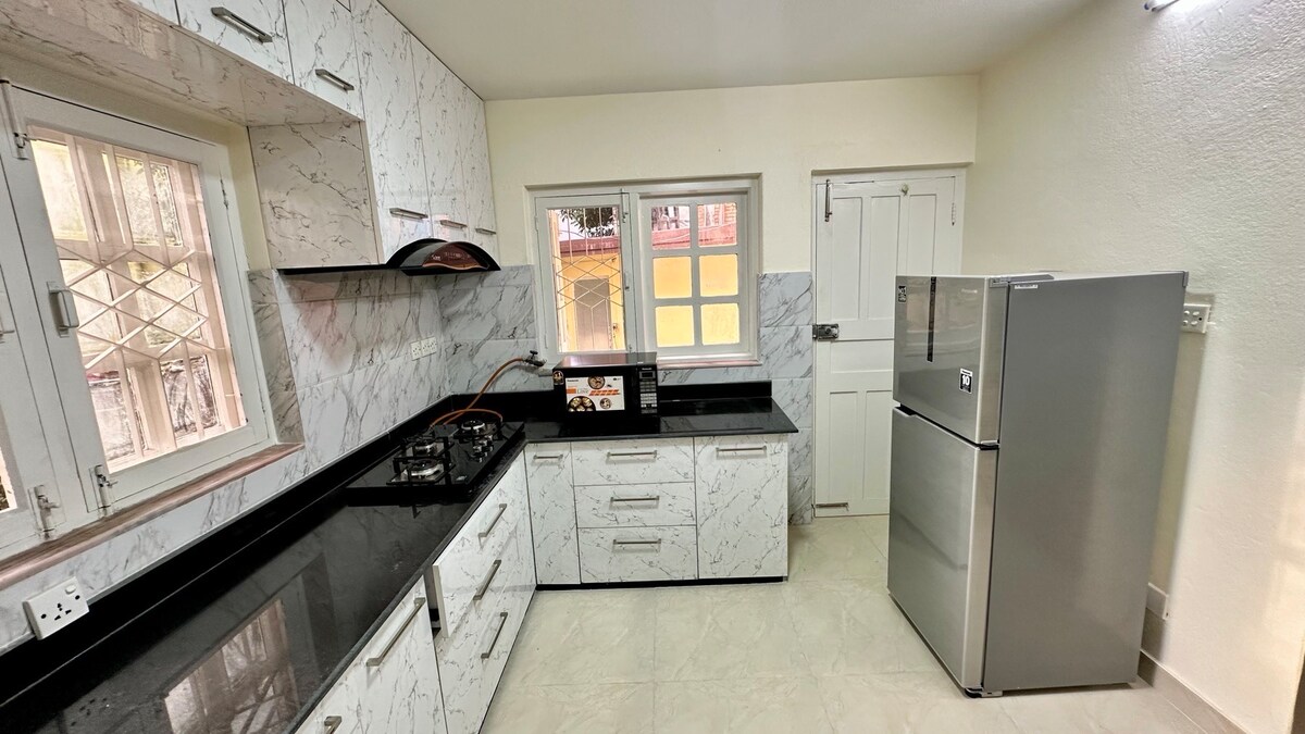 Fully Furnished Apartment
2 Bed rooms, 2 queen bed — photo