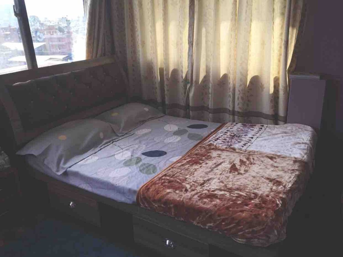 Top floor 1 Bed 1 living room and private bathroom