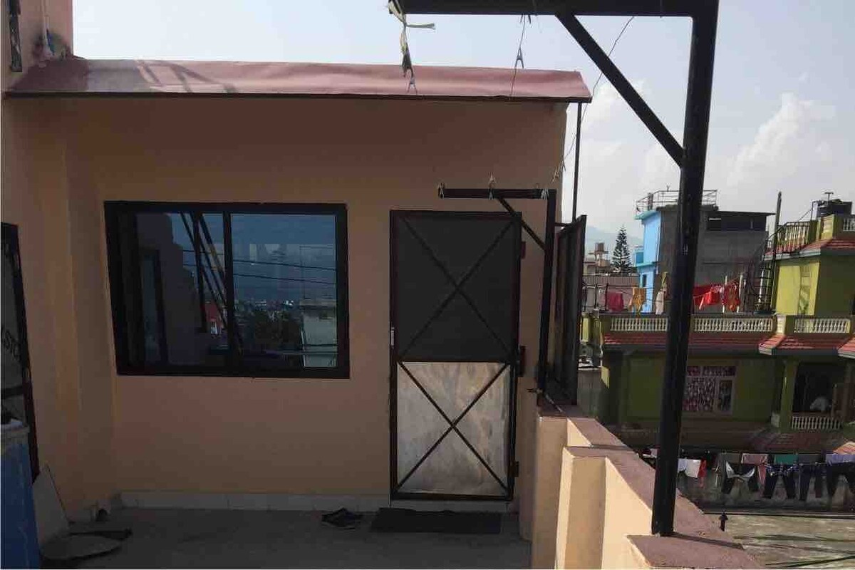 Top floor 1 Bed 1 living room and private bathroom — photo