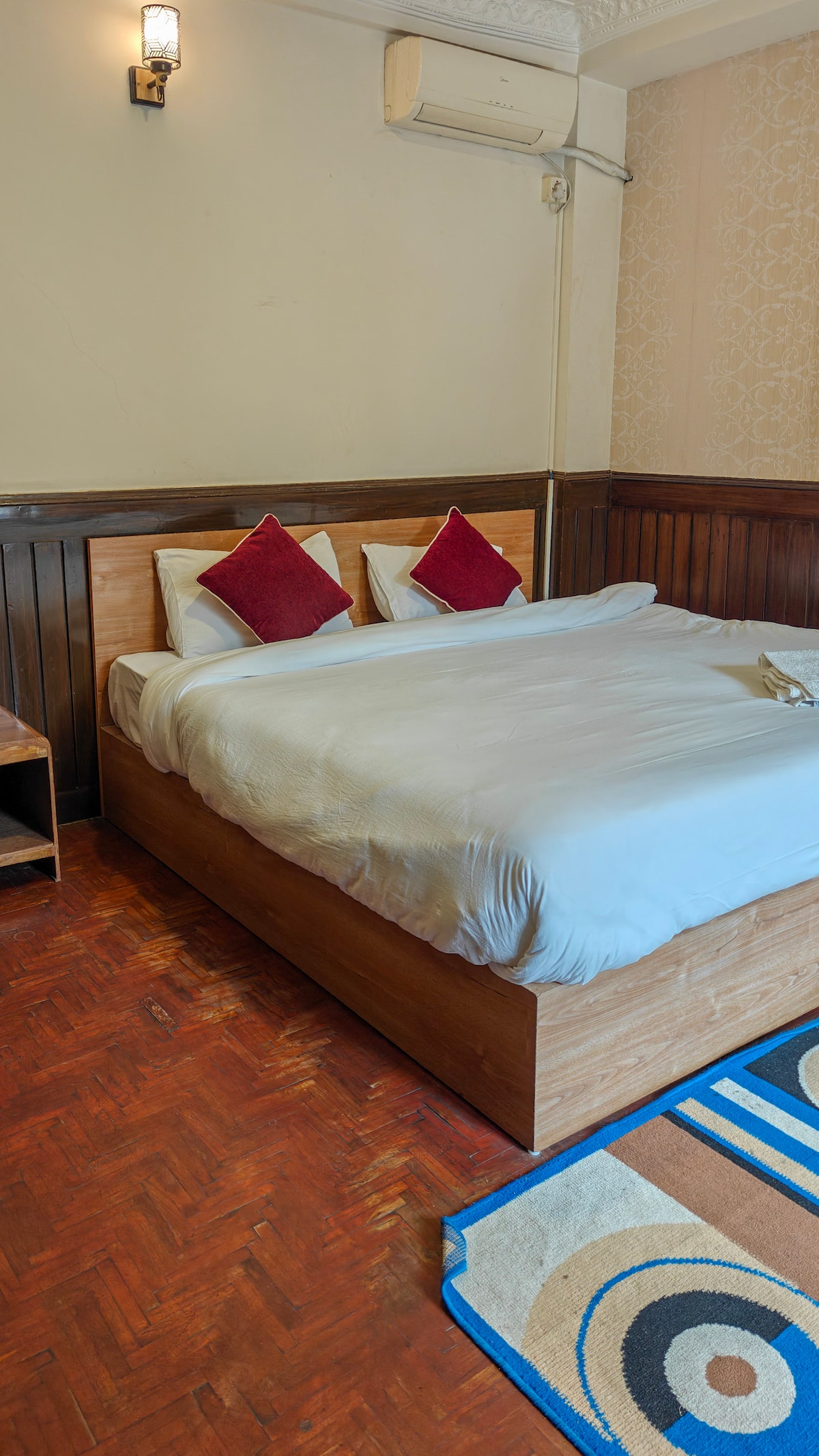 Airy, spacious room centrally located in Thamel — photo
