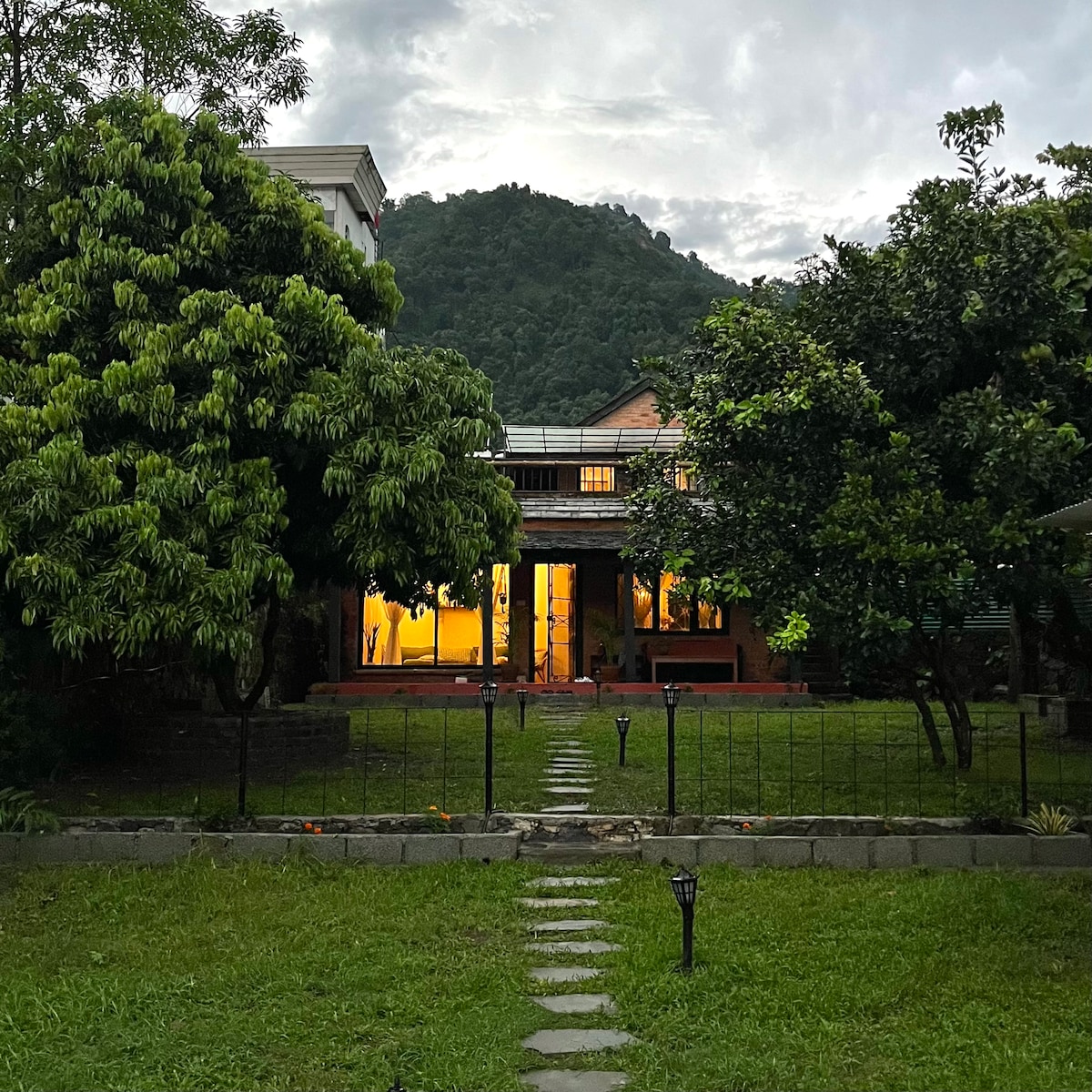 Jardin Homes – The Alcove | Lake Views & Garden — photo