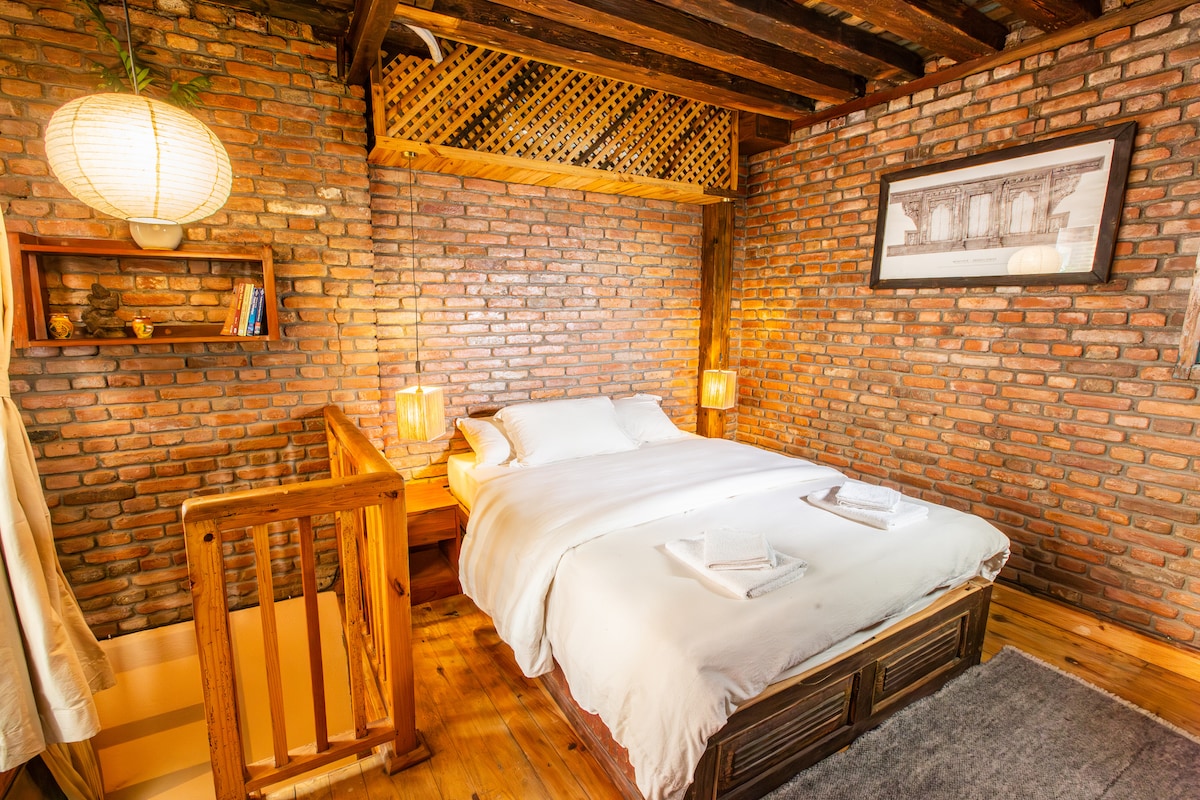 Newari Unit, built with up cycled materials — photo