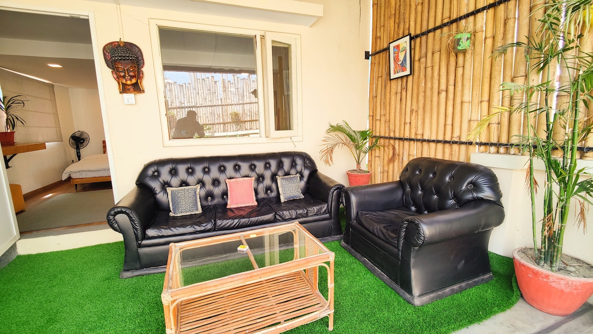 Airy Penthouse w/private terrace, breakfast incl