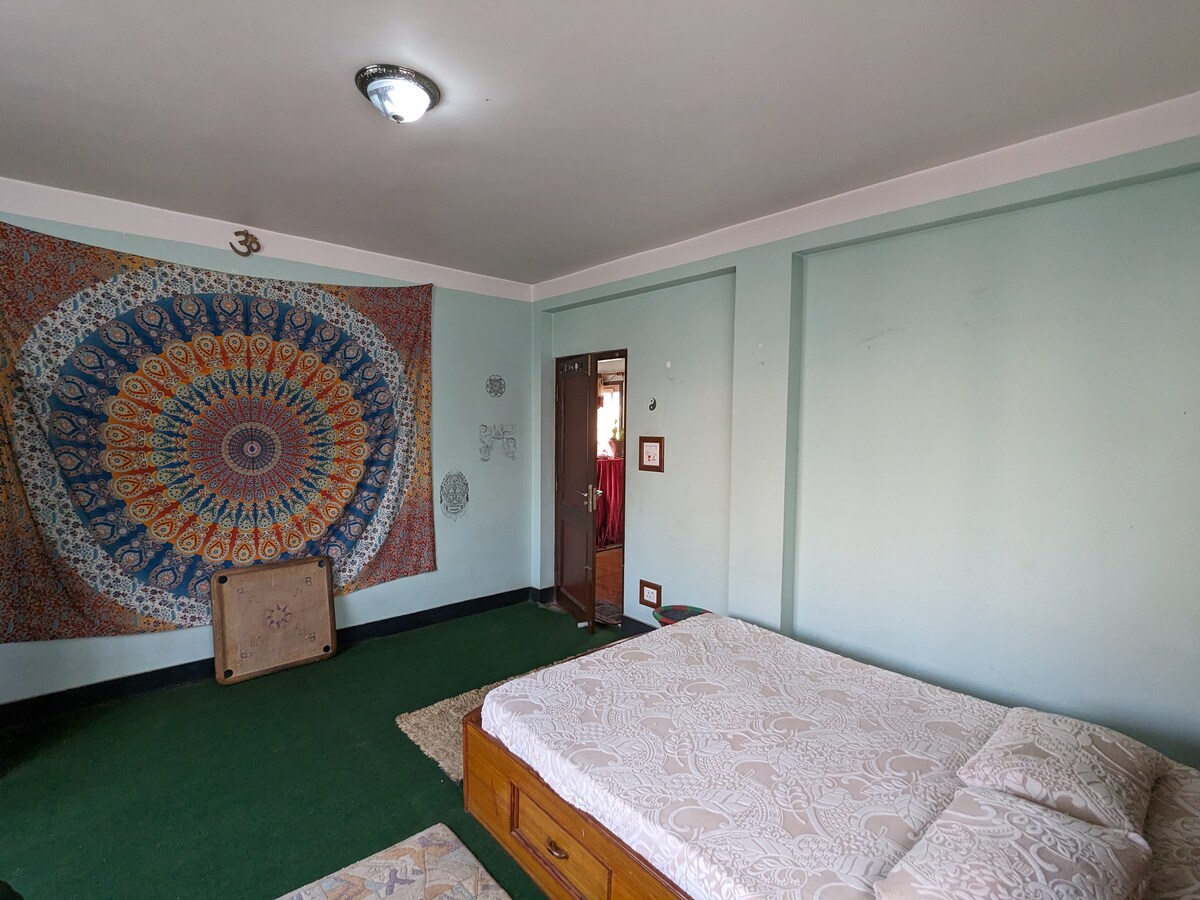 Home with Rooftop/Mountain view — photo