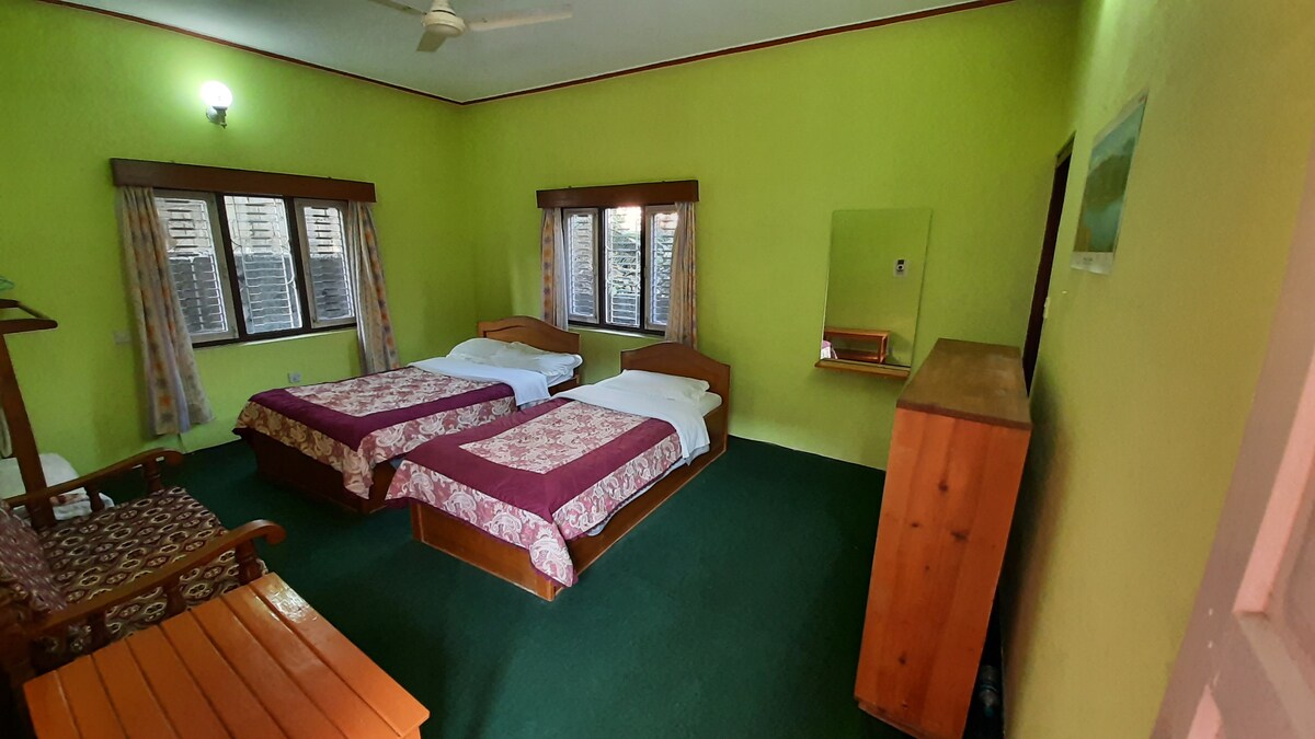 Double or twin room with attached bathroom — photo