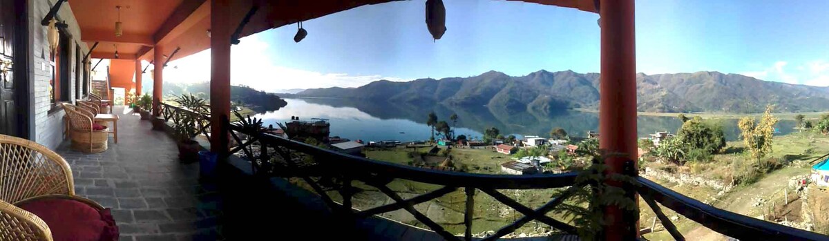 The Shiva Room: Beautiful Lakeview Private Room — photo