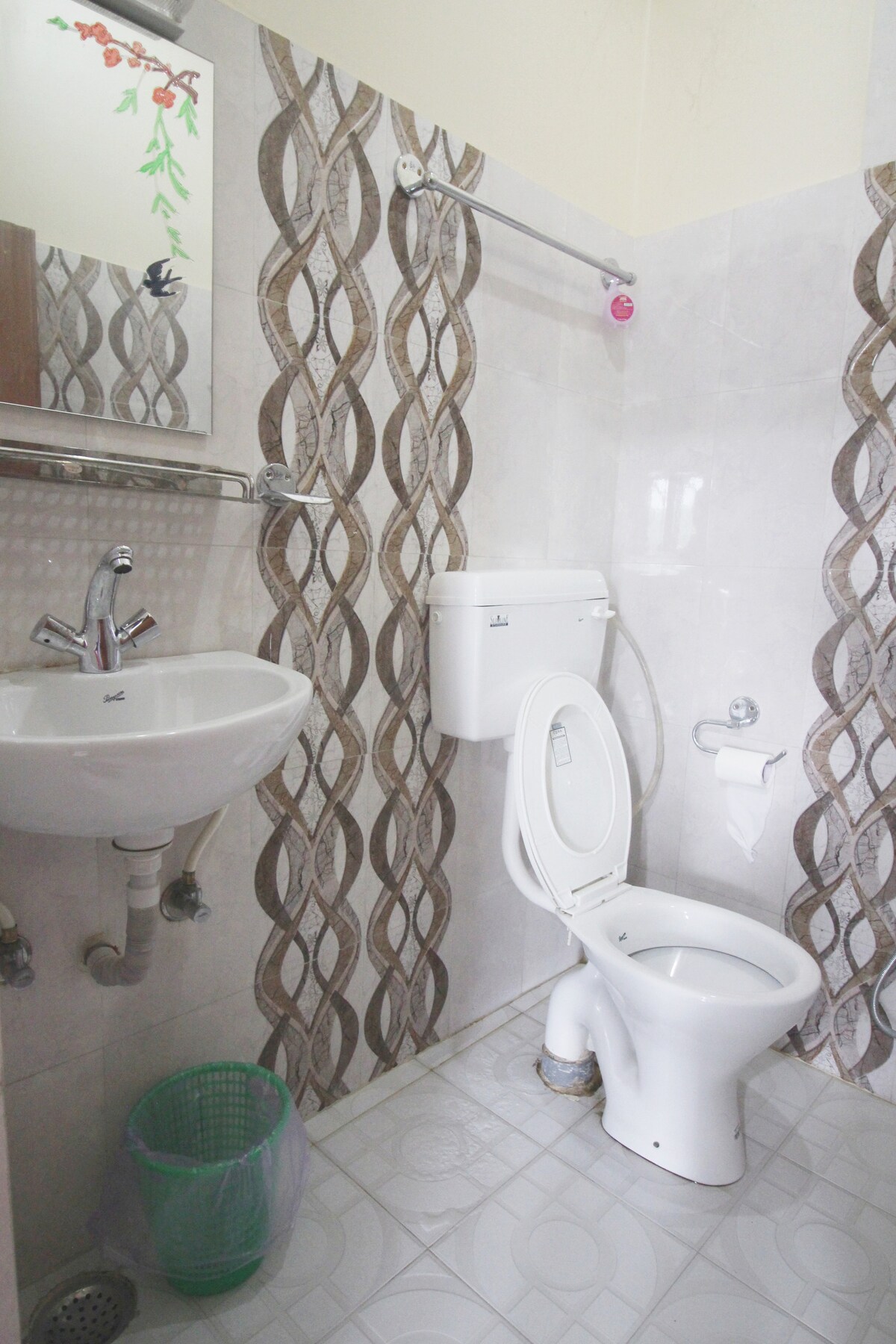 Aamas Place Apartment -Top Floor — photo