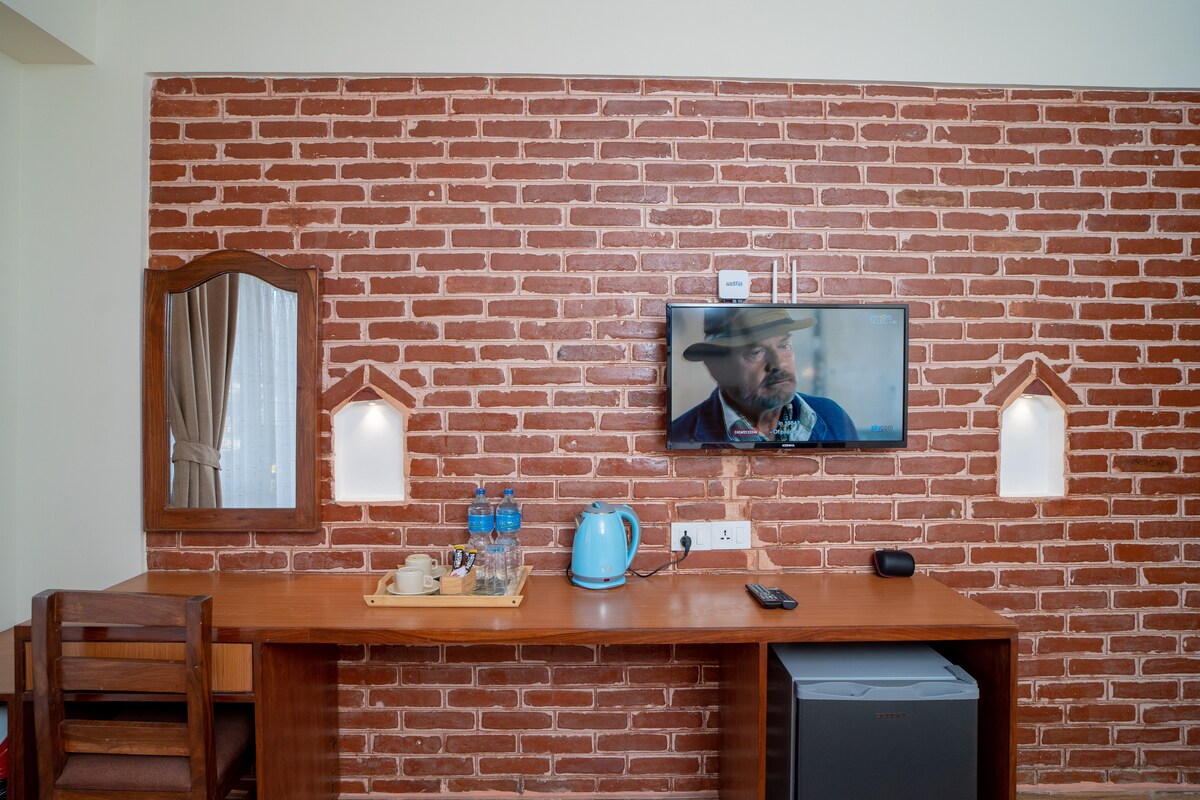 Deluxe Double or Twin Room at Madhuban Hotel — photo