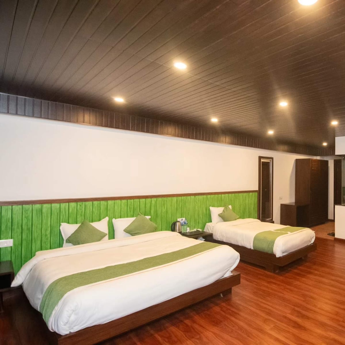 Beautiful Deluxe Triple Room w/ Mountain View