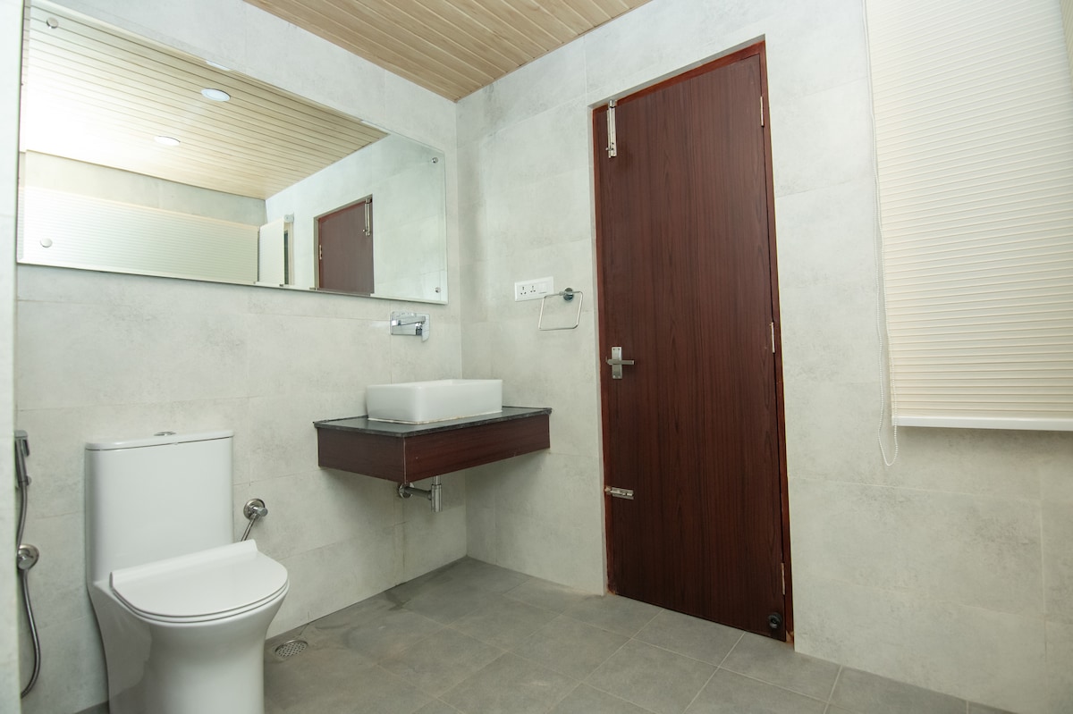 Beautiful Deluxe Triple Room w/ Mountain View — photo