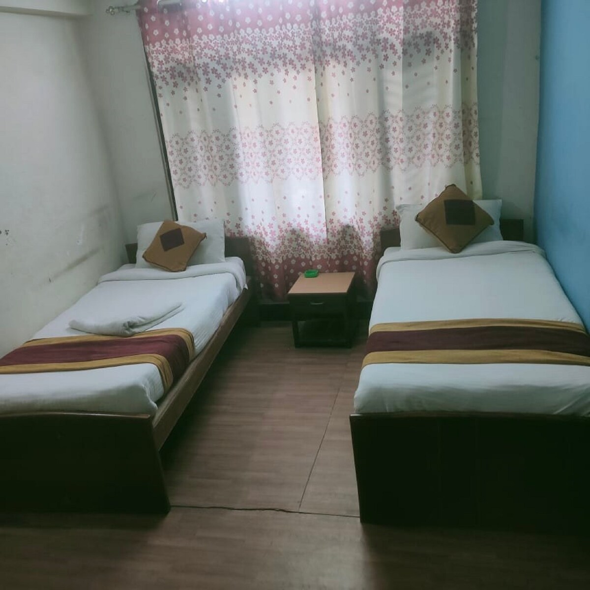 2 Twin Beds with Private Bathroom and Breakfast