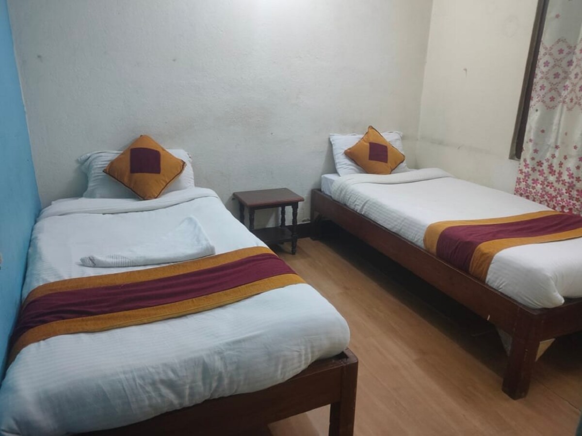 2 Twin Beds with Private Bathroom and Breakfast — photo