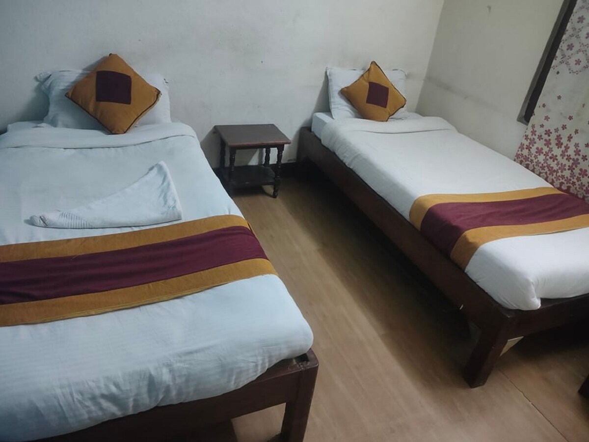 2 Twin Beds with Private Bathroom and Breakfast — photo