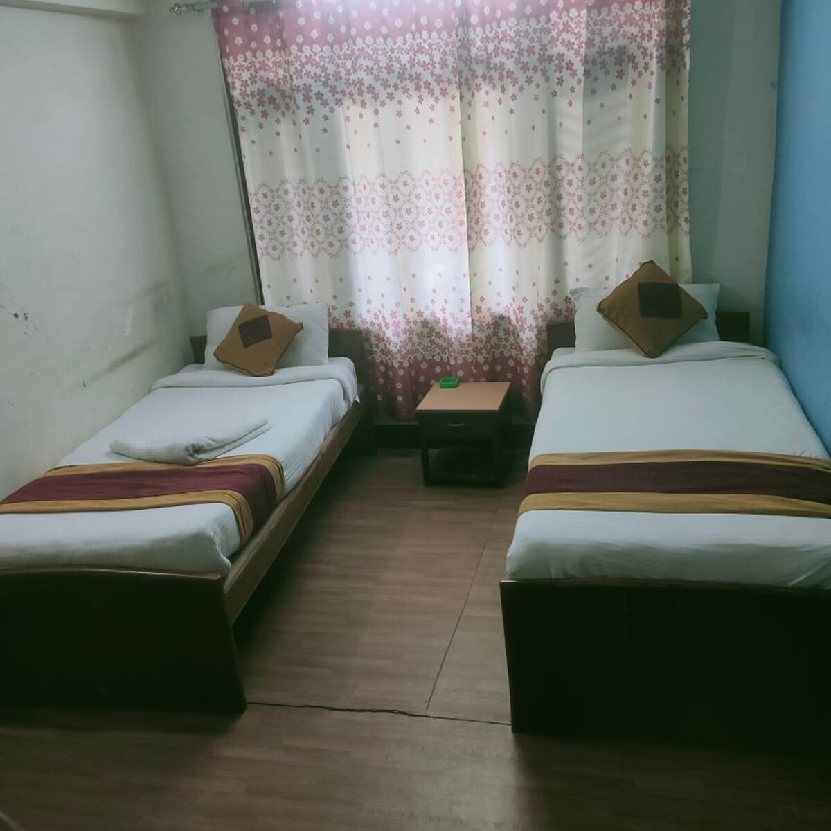 2 Twin Beds with Private Bathroom and Breakfast — photo