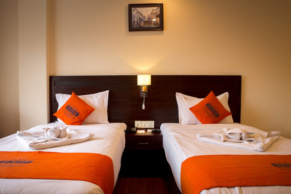 Deluxe Room by Hotel Jay Suites — photo