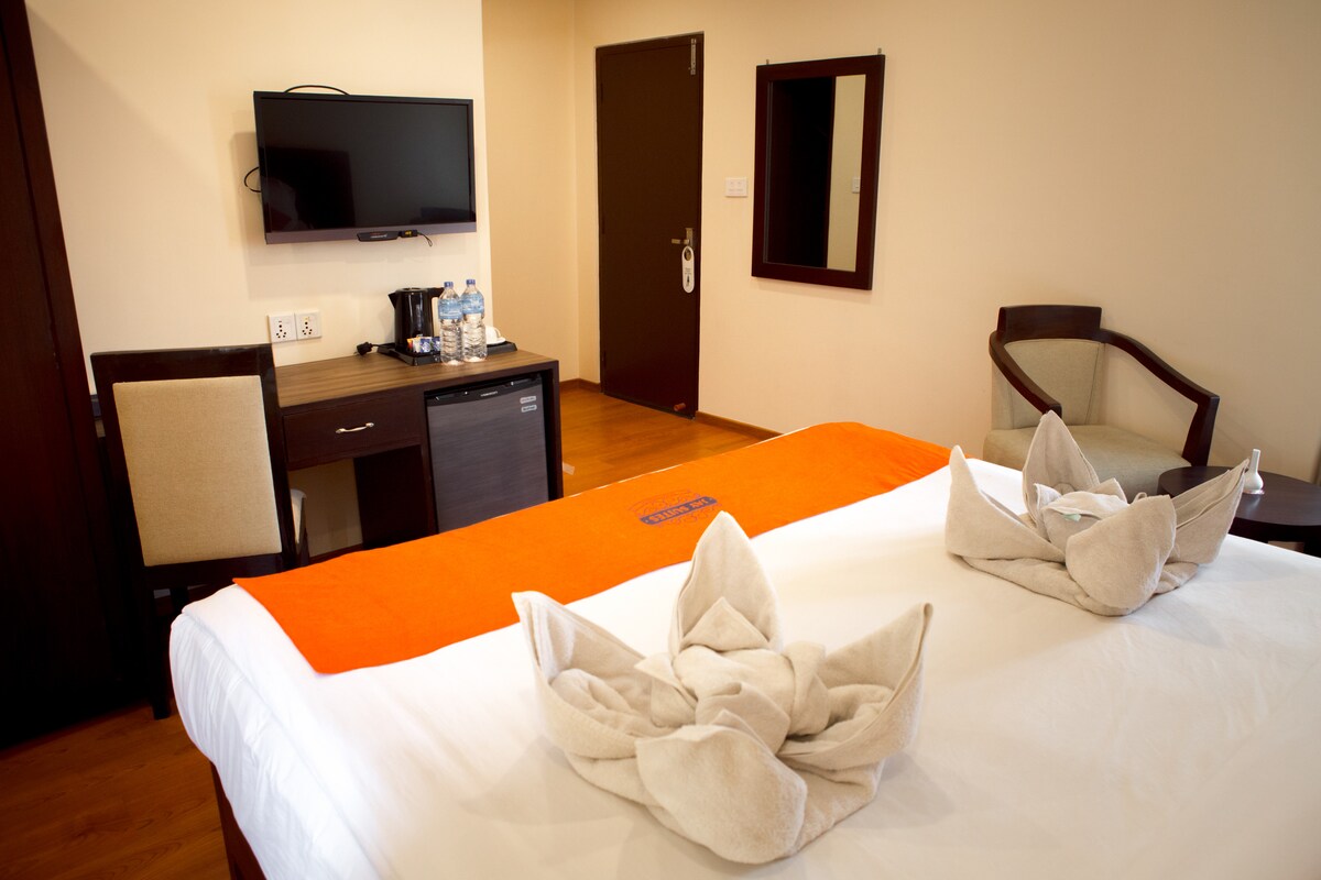 Deluxe Room by Hotel Jay Suites — photo