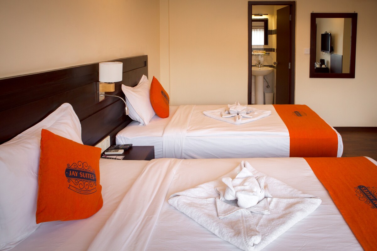 Deluxe Room by Hotel Jay Suites — photo