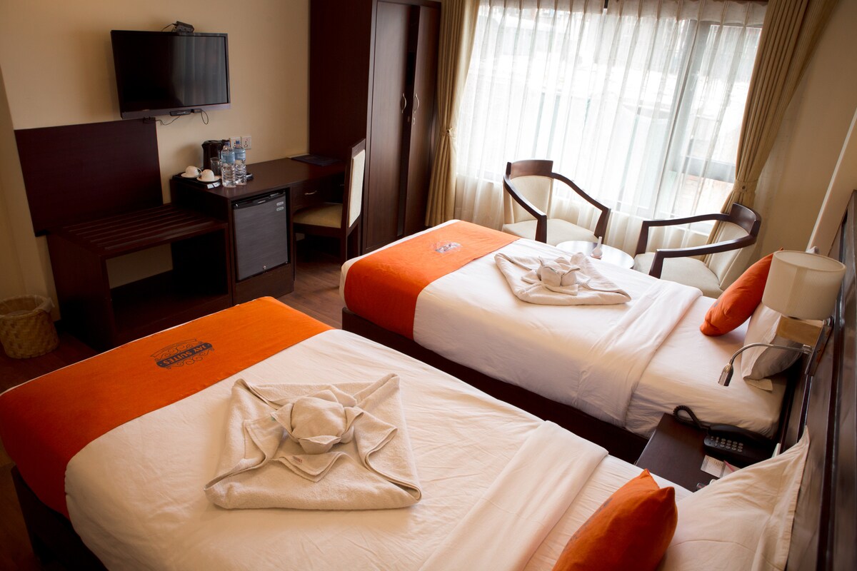Deluxe Room by Hotel Jay Suites — photo