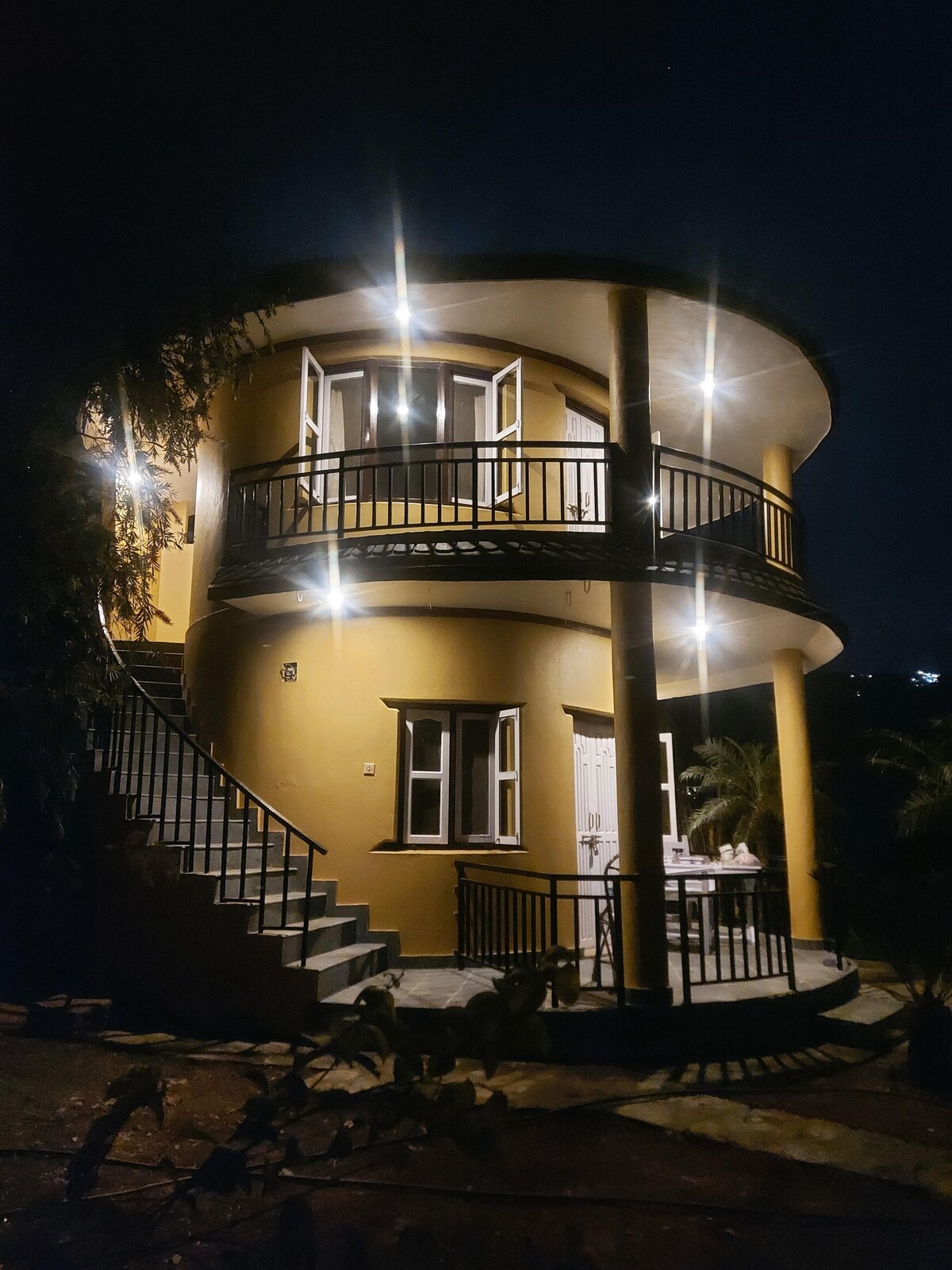 Round House Room 2 Deluxe Double Garden View — photo