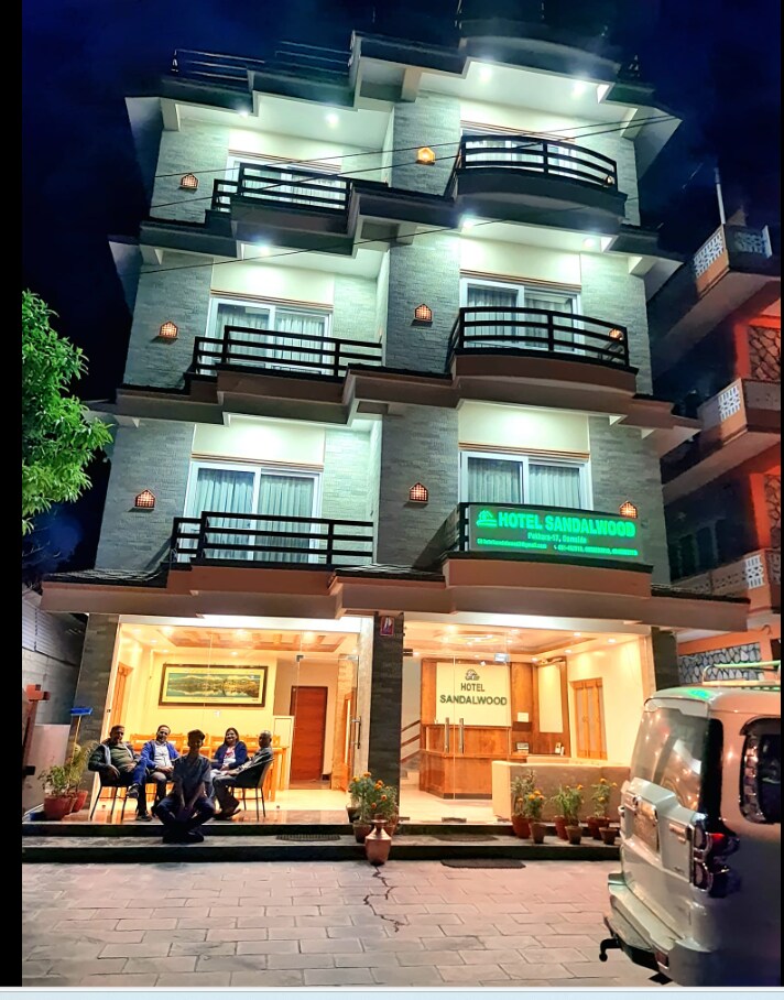 Deluxe Room-Queen + Single Bed / Hotel Sandalwood — photo