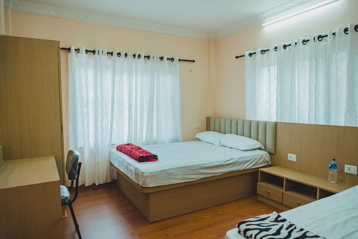 Cozy modern retreat. — photo