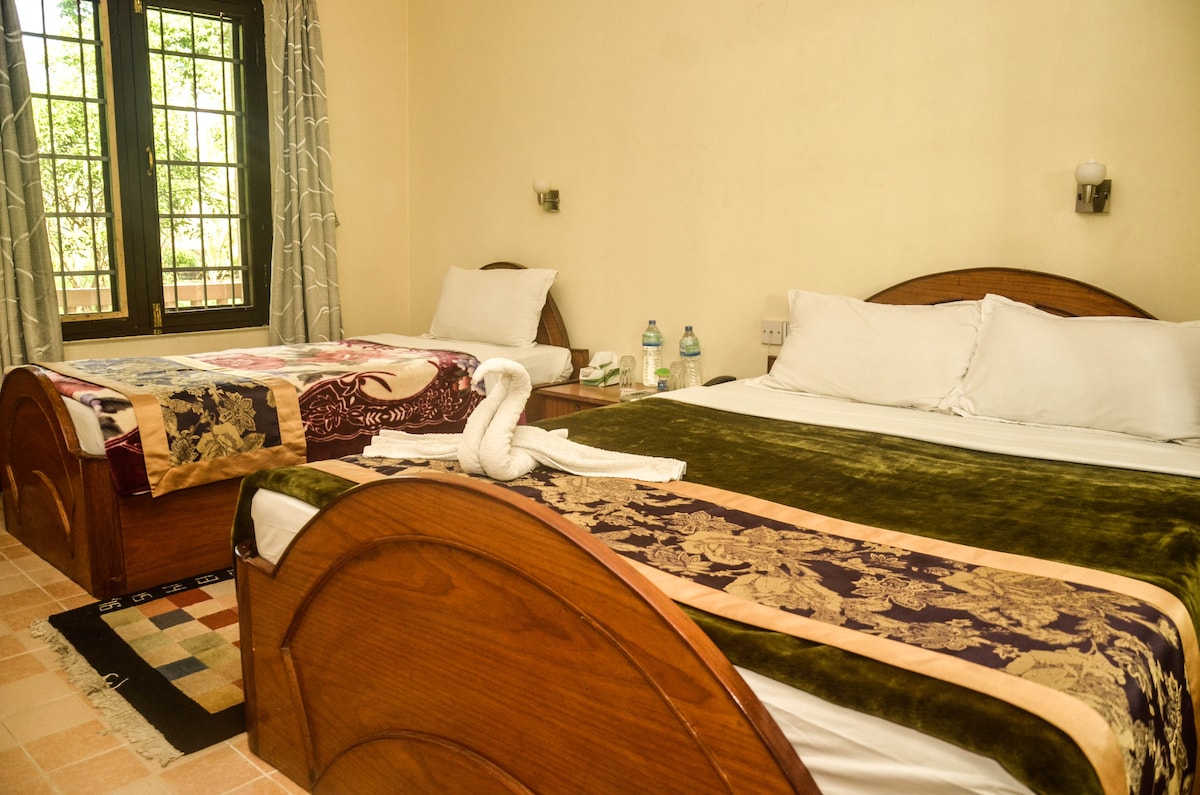 CHITWAN PARADISE HOTEL: A Magic place of Nature