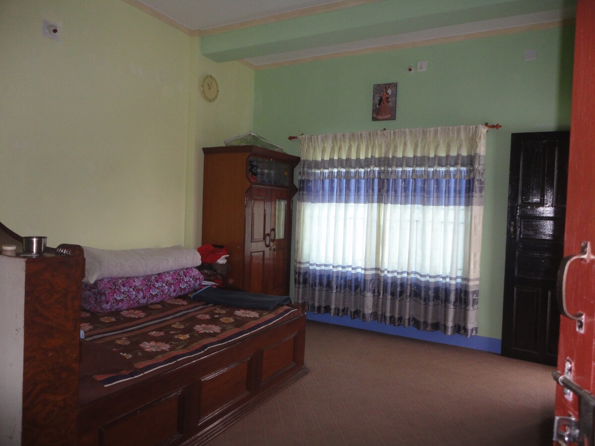 Beautiful air-conditioned room/attached bathroom — photo