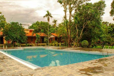 A Resort with Restaurant and Pool — photo