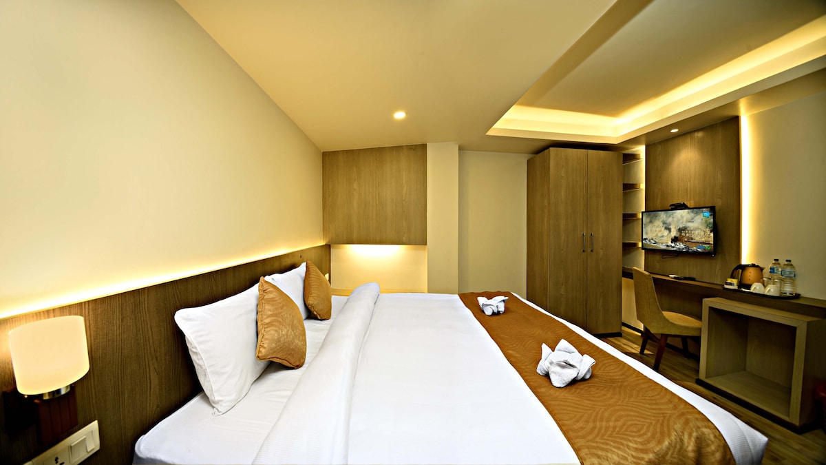 Deluxe Double Room at The Milestone Hotel