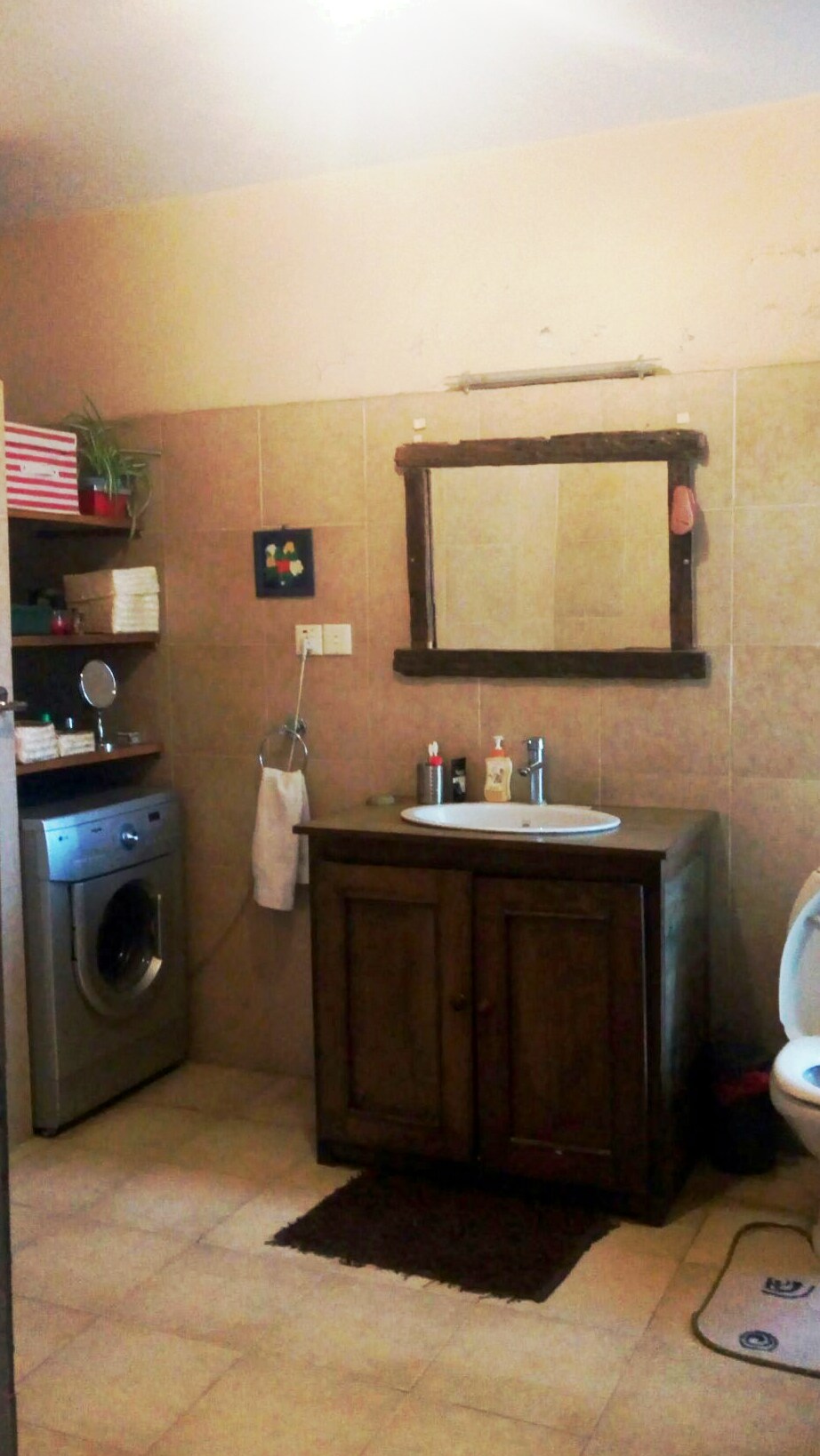 Room with balcony, private kitchen and bathroom — photo