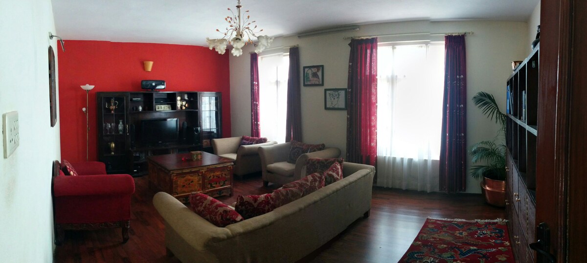 Room with balcony, private kitchen and bathroom — photo