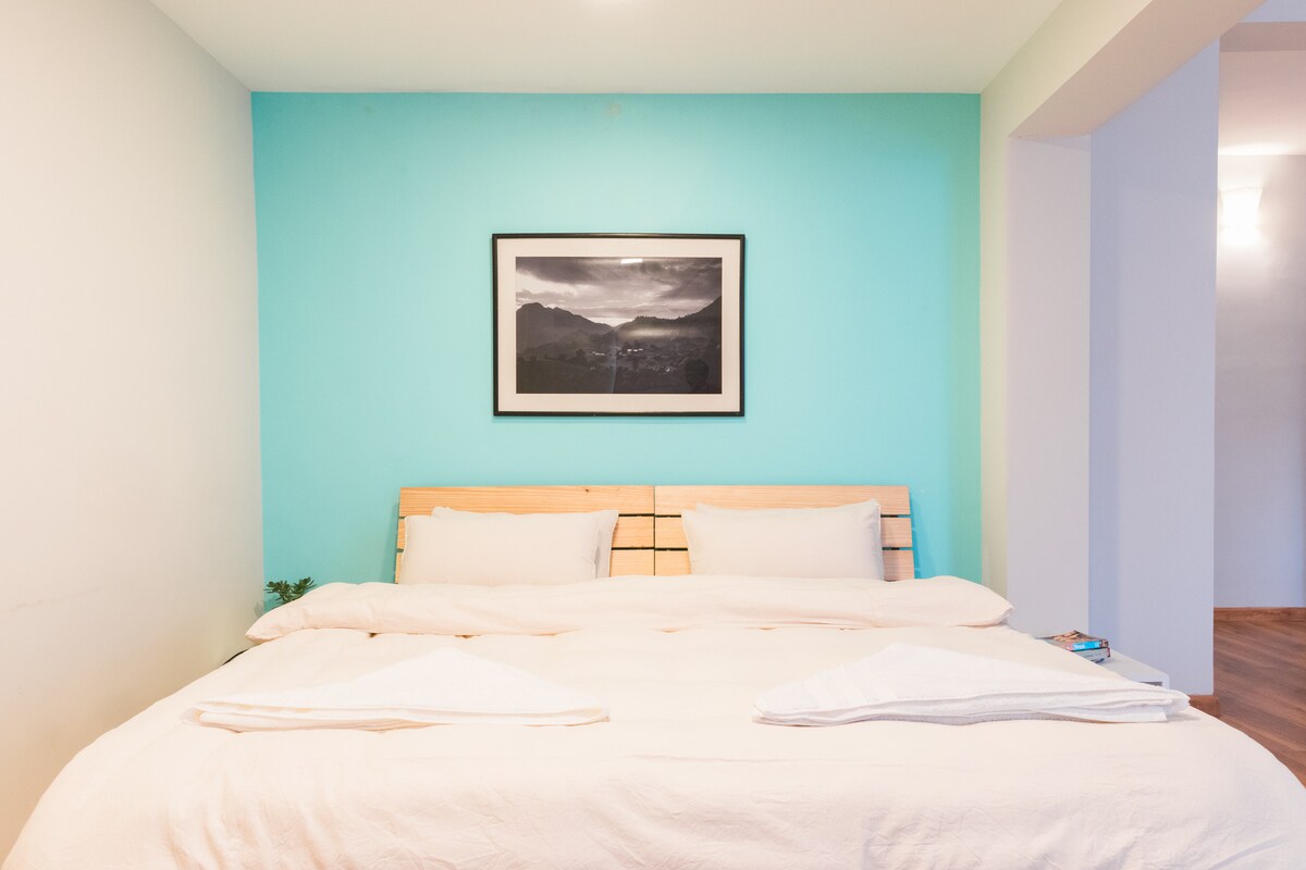 Spacious room in walkable neighborhood, incl bfast — photo