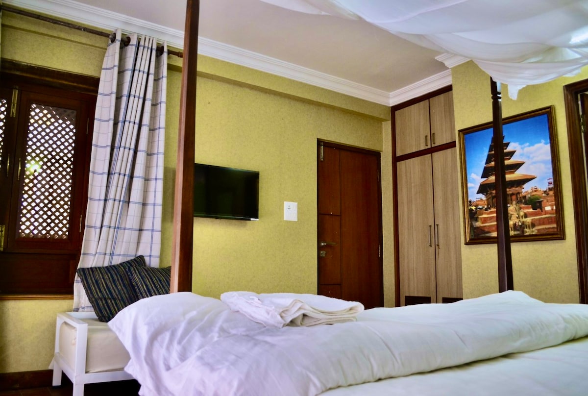 Private Room in Maharajgunj w/ Cultural Charm+Bath