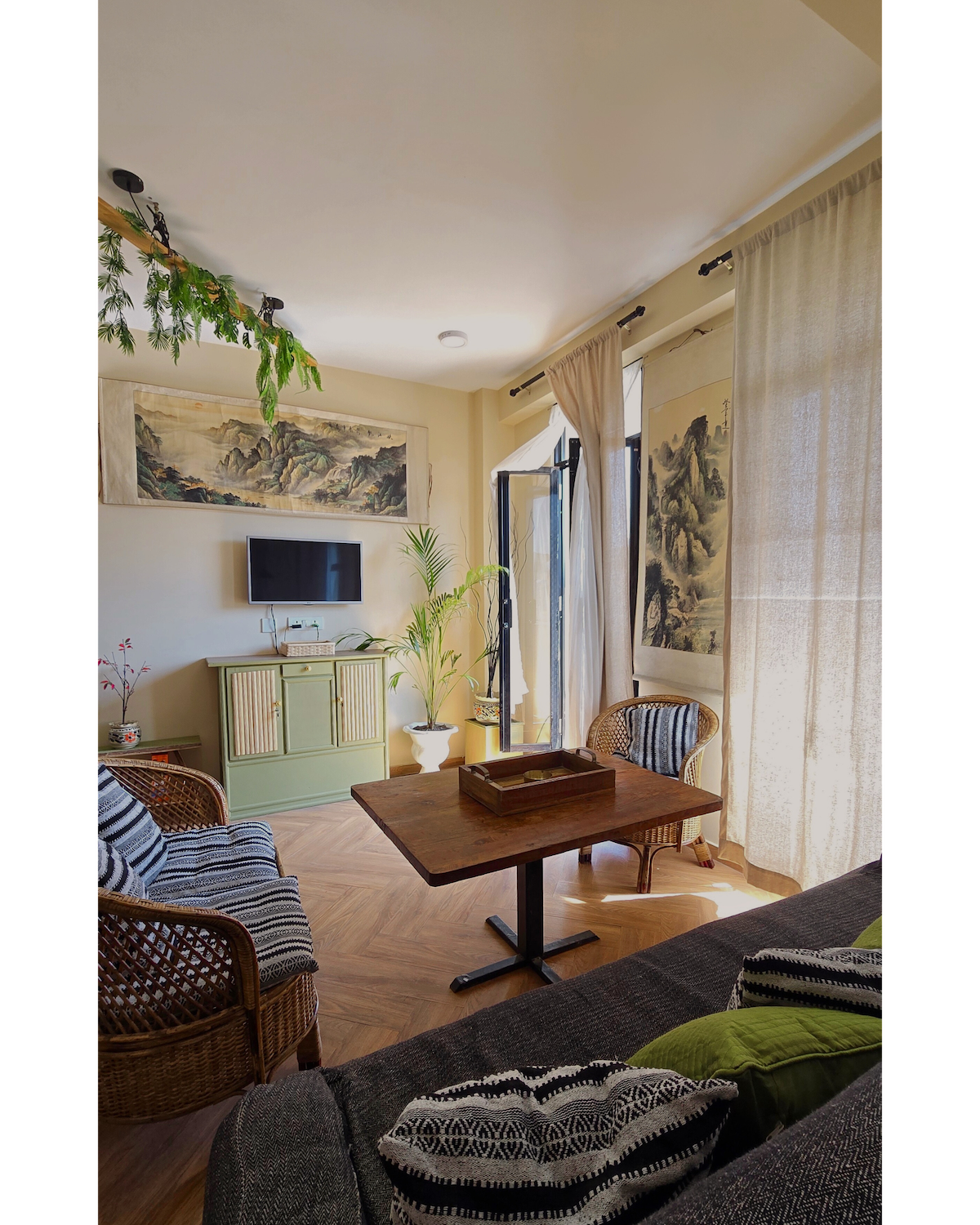 Chalet Style Studio BHK | City View Balcony & A/C — photo