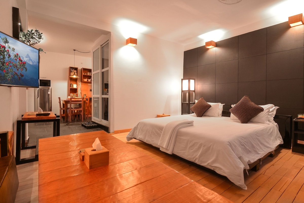 Studio (with fully equipped kitchen, private bath)