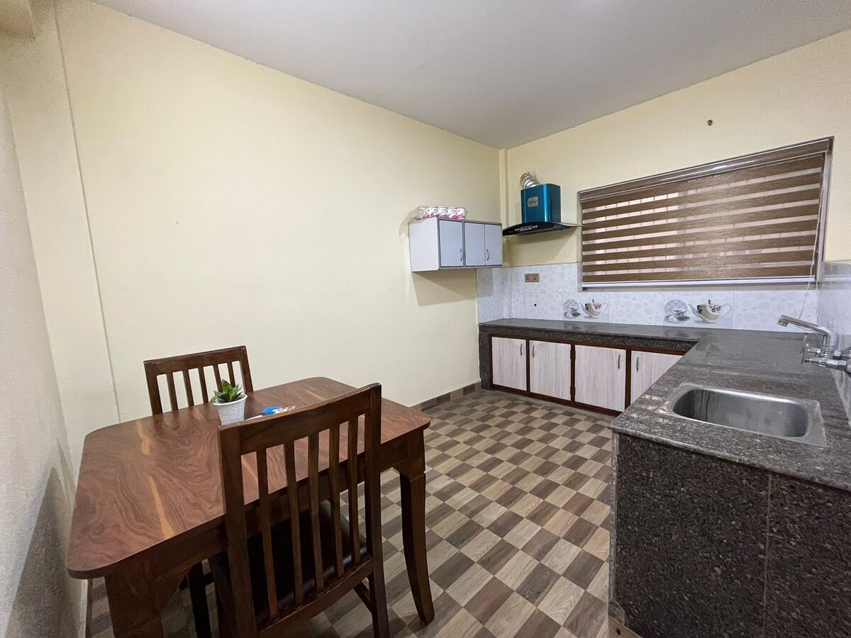 Fully furnished bedroom for 3 with Kitchen — photo