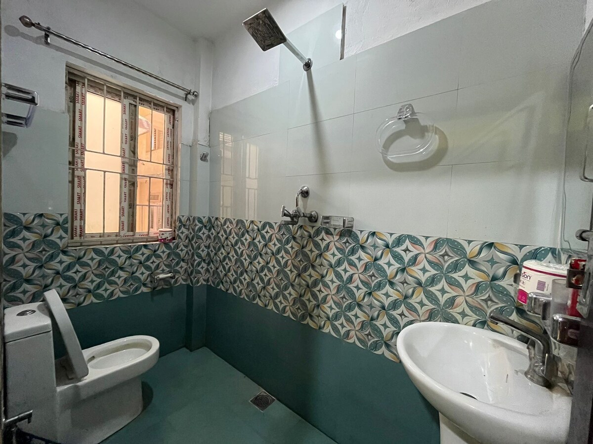 Fully furnished bedroom for 3 with Kitchen — photo