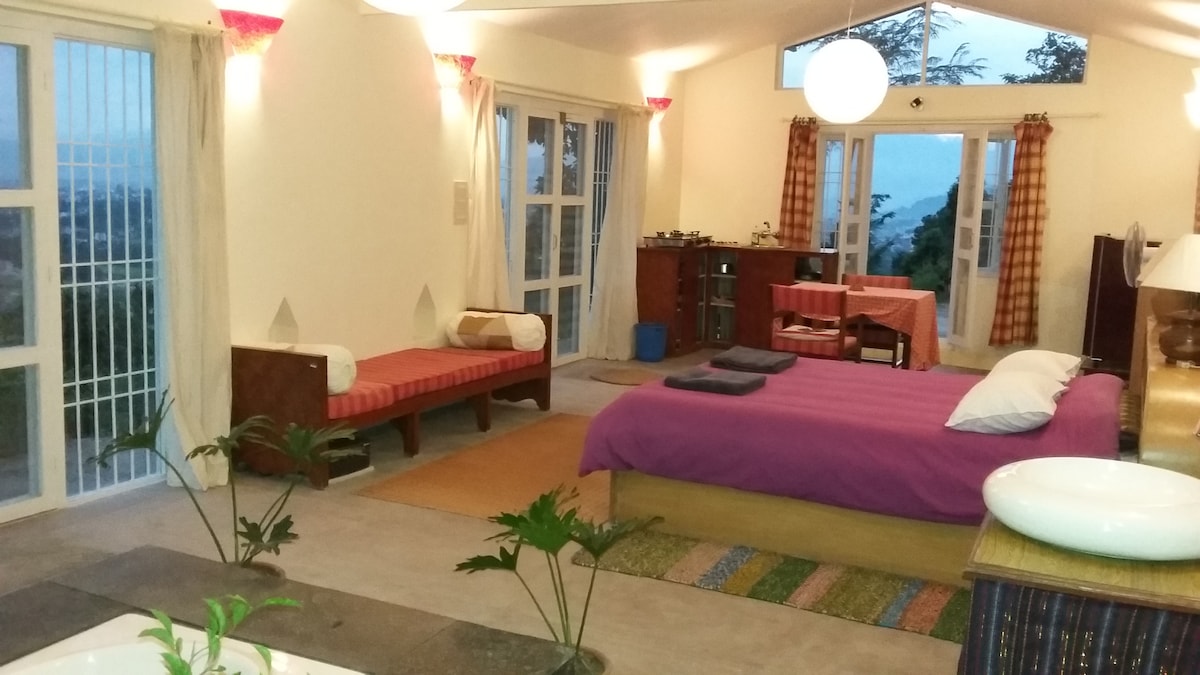 Gagan's cottage with view on the valley — photo