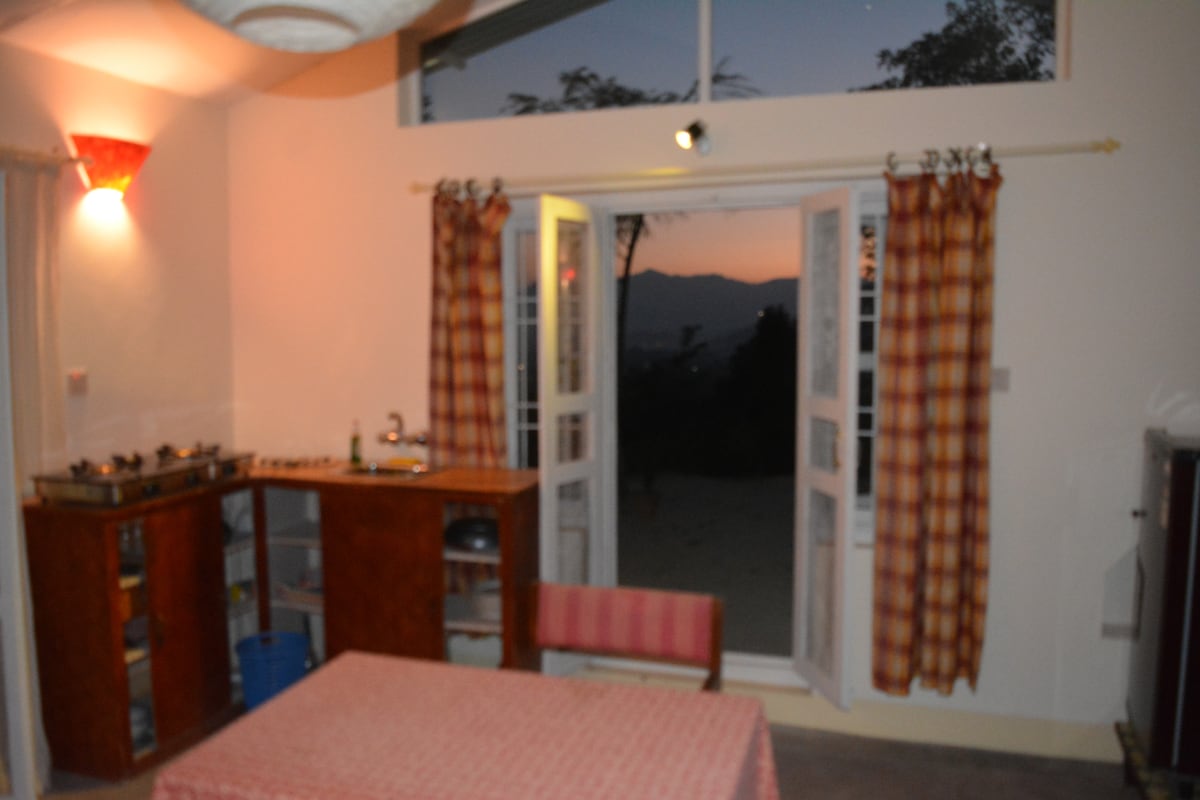 Gagan's cottage with view on the valley — photo