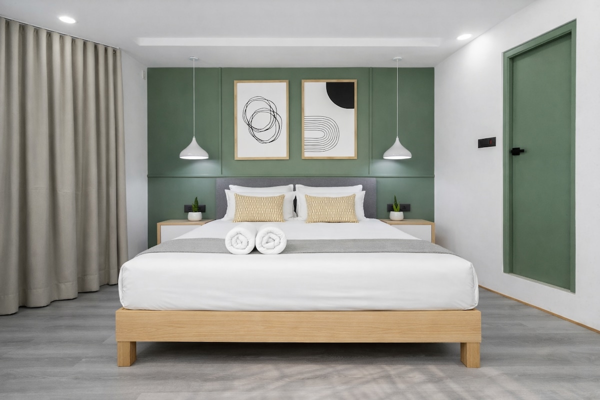 Modern Studio with Rooftop Terrace