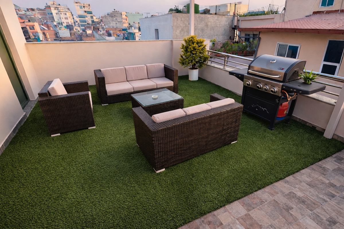 Modern Studio with Rooftop Terrace — photo