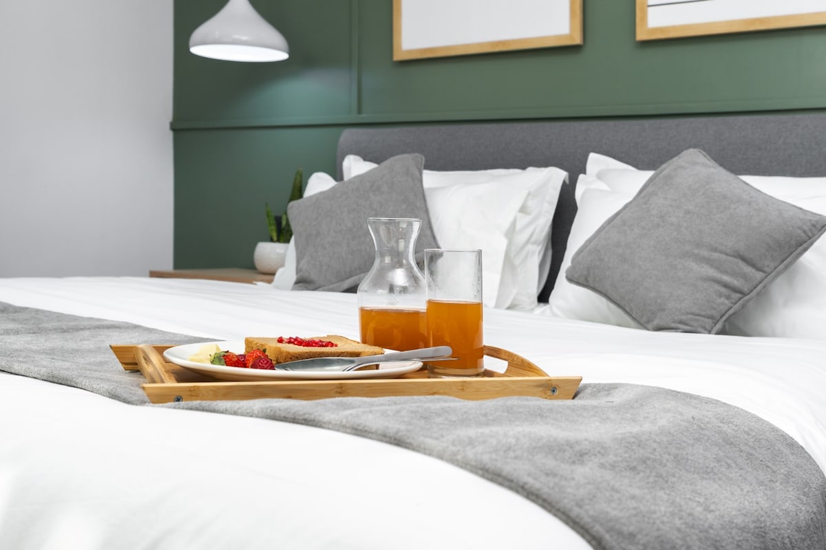 Modern Studio with Rooftop Terrace — photo