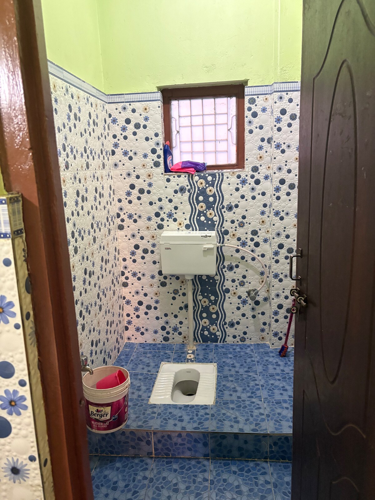 Family room with attached bathroom — photo