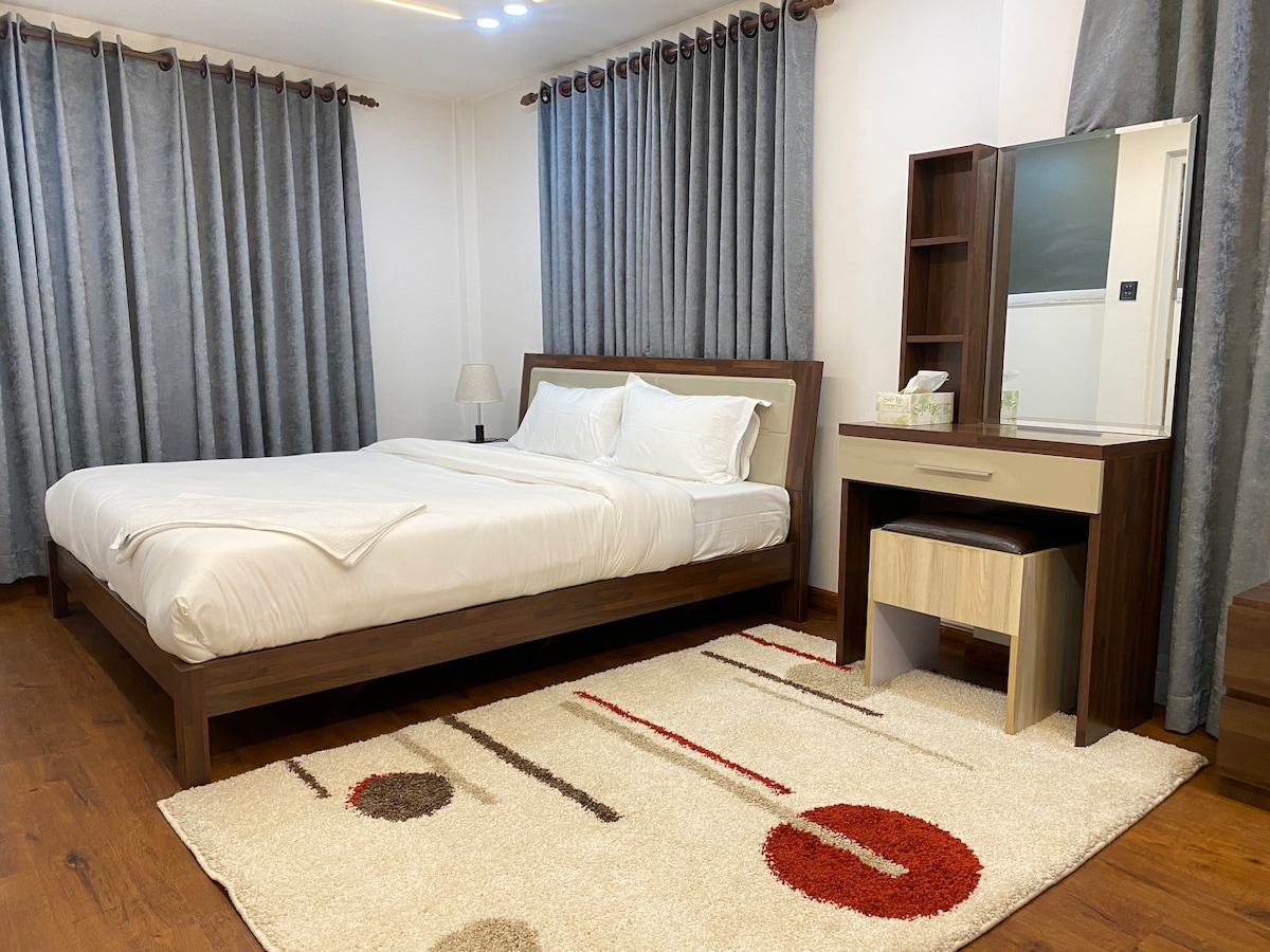 Peaceful Ensuite Room w/ Kitchen & Terrace Access — photo