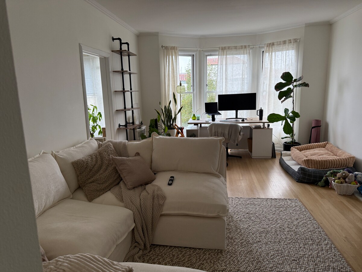 Peaceful Getaway with Easy Transport Access