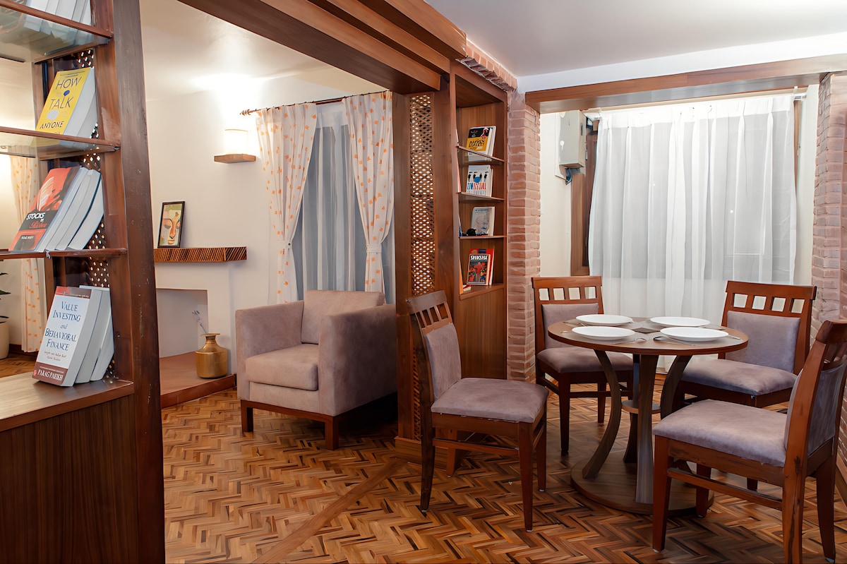 Ground Floor 2BHK Haven | Lush Garden & Parking — photo