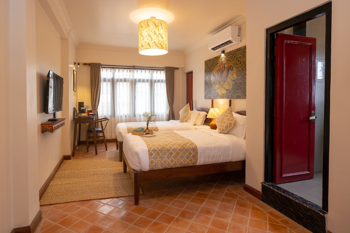 SUPER HOST | Balcony Twin/Double Bed & Breakfast!