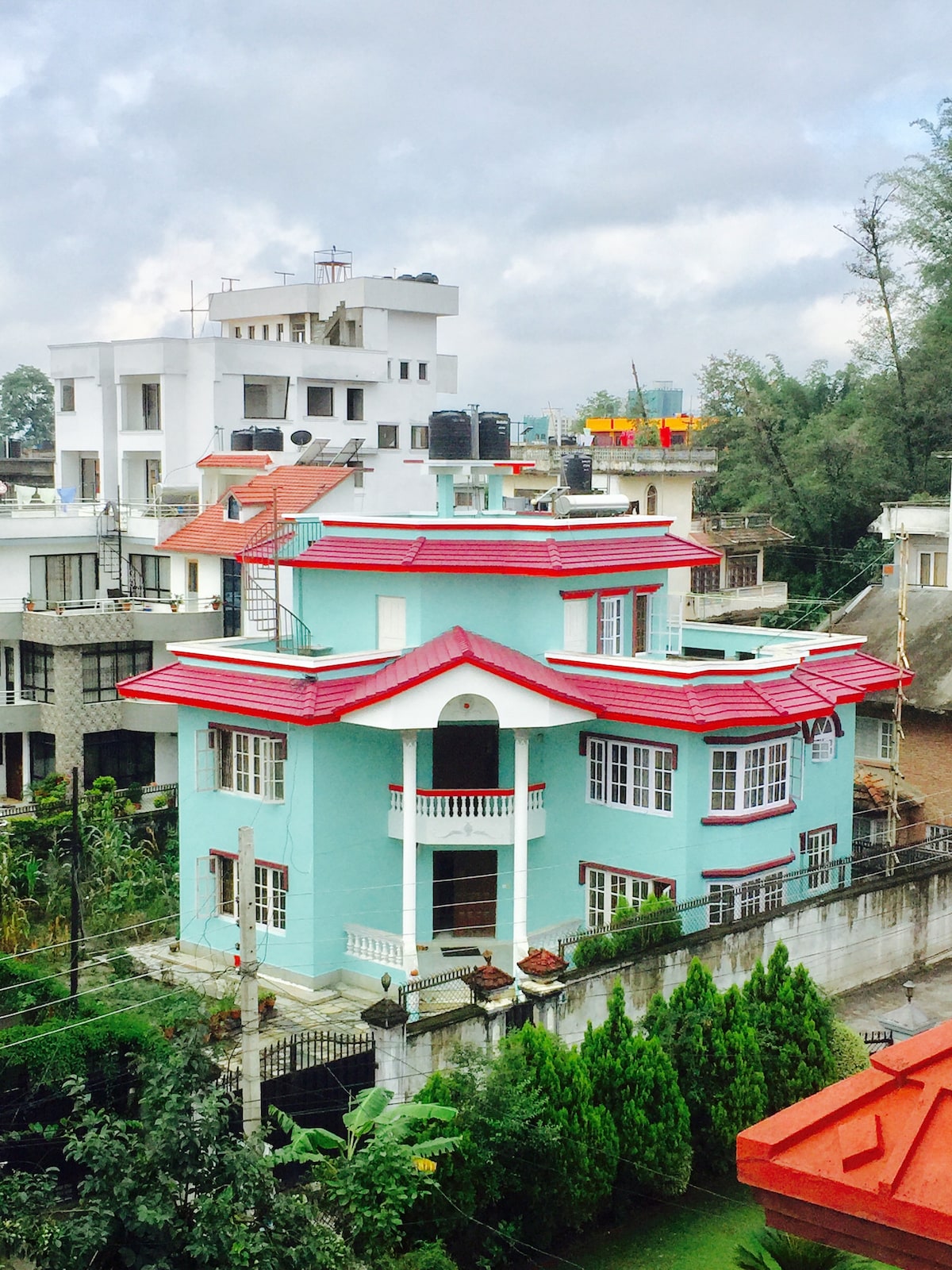 Spacious Chic Gateway to Delve into Historic City.